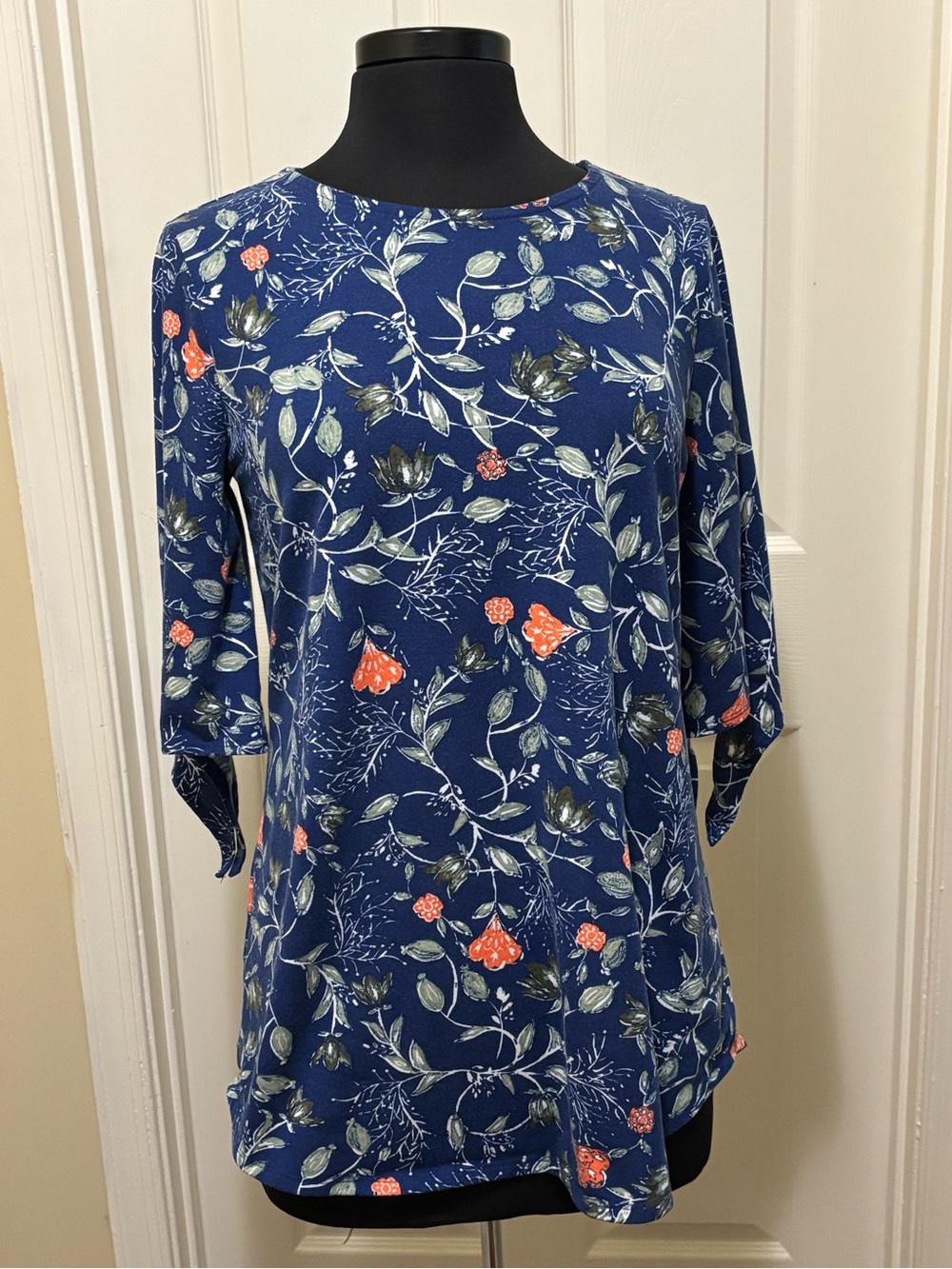 WEST LOOP Women’s (Size M) 1/2 Sleeve Accent Round Neck Floral Shirt Stretch